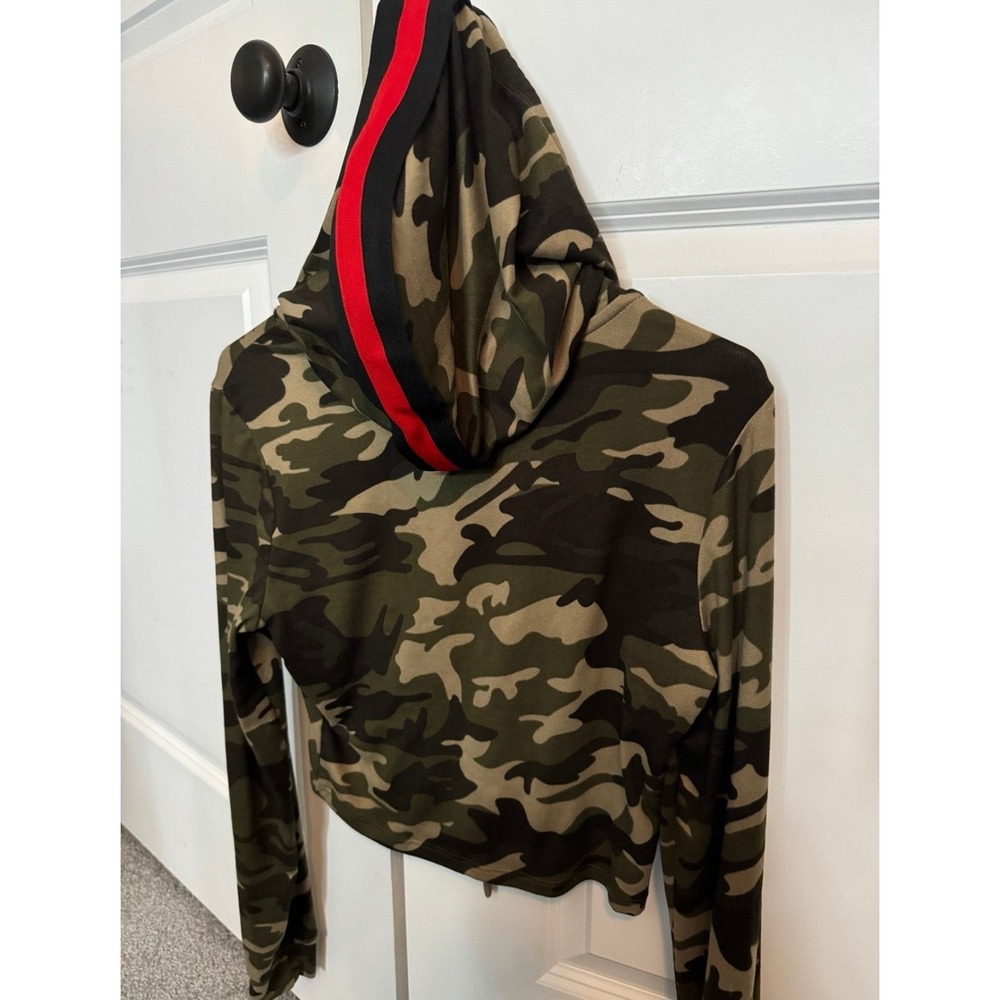 Iris Camo Cropped Hoodie Long Sleeve Shirt Green Camouflage Red Stripe Small